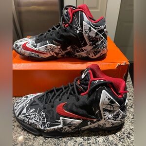 Nike LeBron 11
Graffiti (GS) size 7